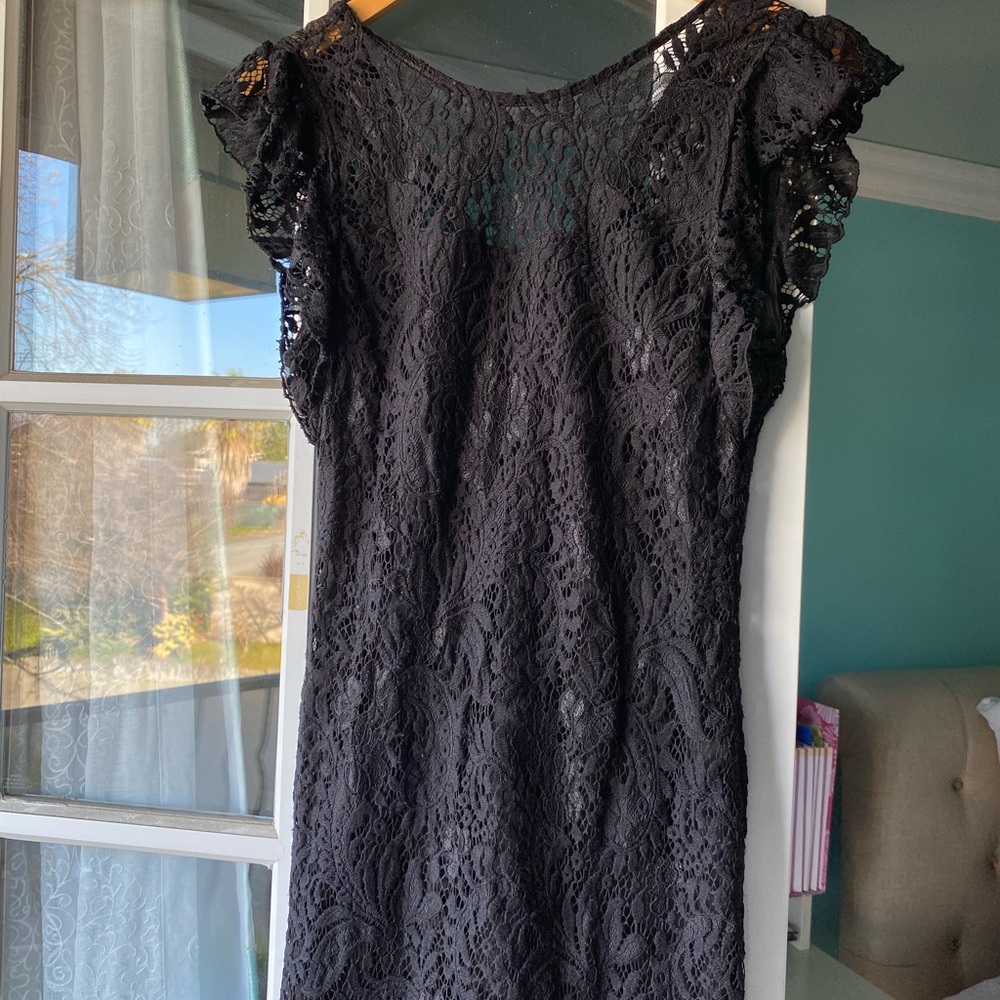 Lace sleeveless dress